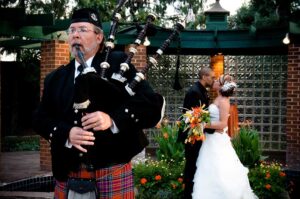 Randy Bagpiper w couple